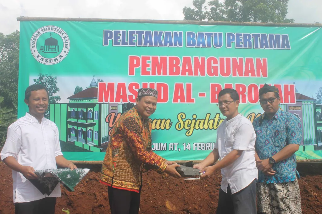 Read more about the article Peletakan Batu Pertama Masjid Al Barokah